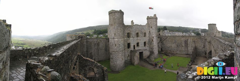 SX23711-18 Harlech Castle from walls